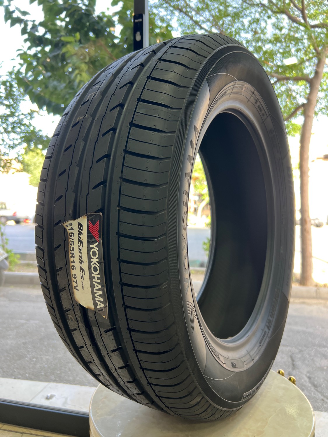 لاستیک یوکوهاما ژاپن سایز 215/55R16 مدل BLUEARTH-ES32 تولید 2025